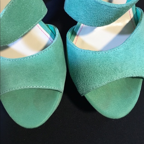 Betsey Johnson “ENDALL” Mint Green Platform Heels - Picture 6 of 8